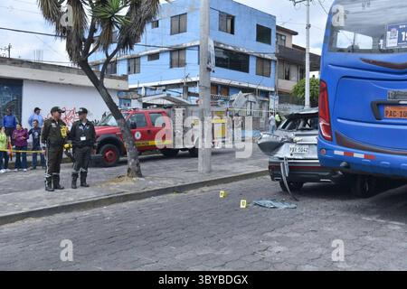 VERKEHRSUNFALL 19. Juli 2025 schwerer Verkehrsunfall mit mehreren Autos und einem LKW, das Ergebnis war ein Toter und mehrere Verletzte im Sektor der Legarda nördlich von Quito QUITO PICHINCHA ECUADOR DIS TRAFFIC ACCIDENTEDETRANSITO 72270298f43080f972b323f7eeb892f5 Copyright: XHENRYxLAPOx Stockfoto