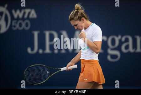 18. Februar 2022, Dubai, Vereinigte Arabische Emirate: SIMONA HALEP aus Rumänien während des Halbfinales der Dubai Duty Free Tennis Championships 2022 WTA 1000 Tennis Turnier gegen J. Ostapenko aus Lettland (Credit Image: © Rob Prange/AFP7 via ZUMA Press Wire) Stockfoto