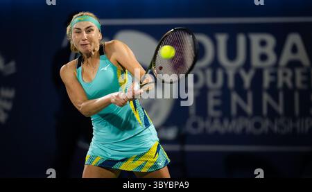 18. Februar 2022, DUBAI, VEREINIGTE ARABISCHE EMIRATE: Lyudmyla Kichenok aus der Ukraine im Doppelhalbfinale der Dubais Duty Free Tennis Championships 2022 WTA 1000 (Foto: © Rob Prange/AFP7 via ZUMA Press Wire) Stockfoto