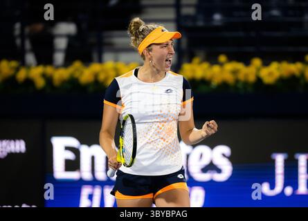18. Februar 2022, DUBAI, VEREINIGTE ARABISCHE Emirate: Elise Mertens aus Belgien im Doppelhalbfinale der Dubais Duty Free Tennis Championships 2022 WTA 1000 (Foto: © Rob Prange/AFP7 via ZUMA Press Wire) Stockfoto