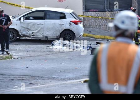 VERKEHRSUNFALL 19. Juli 2025 schwerer Verkehrsunfall mit mehreren Autos und einem LKW, das Ergebnis war ein Toter und mehrere Verletzte im Sektor der Legarda nördlich von Quito QUITO PICHINCHA ECUADOR DIS TRAFFIC ACCIDENTEDETRANSITO 3819b897ae6ca46909803d2eabfa8fe7 Copyright: XHENRYxLAPOx Stockfoto