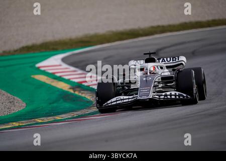 24. Februar 2022, Montmelo, Spanien: PIERRE GASLY aus Frankreich und Scuderia AlphaTauri fahren während des zweiten Tages der FIA Formel 1-Vorsaisontests 2022 auf dem Circuit de .Barcelona-Catalunya in Montmelo, Spanien. (Foto: © James Gasperotti/ZUMA Press Wire) Stockfoto