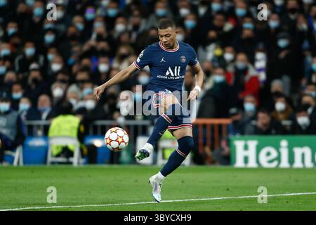 9. März 2022, MADRID, SPANIEN: Kylian Mbappe von PSG in Aktion während der UEFA Champions League, Achtelfinale – zweites Leg, Fußballspiel zwischen Real Madrid und Paris Saint Germain – PSG im Santiago Bernabeu Stadion am 09. März 2022 in Madrid. (Kreditbild: © Oscar J. Barroso/AFP7 via ZUMA Press Wire) Stockfoto