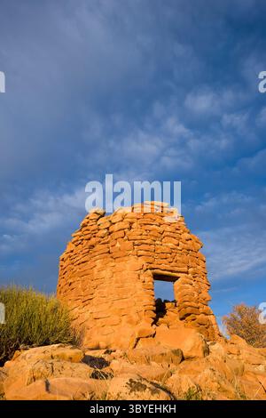 20. Oktober 2007, Shash JAA Unit - Bears Ears Nati, Utah, Vereinigte Staaten: Die Ruinen eines alten Puebloan Steinfeldturms am Cave Towers Ruin Complex im Mule Canyon im Shash JAA Unit des Bears Ears National Monument im Südosten Utahs. (Kreditbild: © Jon G. Fuller/VW Pics via ZUMA Press Wire) Stockfoto