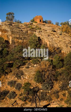 19. Oktober 2007, Shash JAA Unit - Bears Ears Nati, Utah, Vereinigte Staaten: Die Ruinen eines alten Puebloan-Steinfeldturms am Cave Towers Ruin Complex im Mule Canyon im Shash JAA Unit des Bears Ears National Monument im Südosten Utahs. (Kreditbild: © Jon G. Fuller/VW Pics via ZUMA Press Wire) Stockfoto