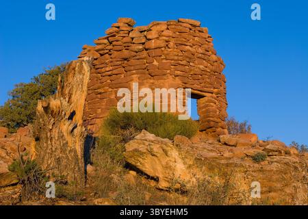 19. Oktober 2007, Shash JAA Unit - Bears Ears Nati, Utah, Vereinigte Staaten: Die Ruinen eines alten Puebloan-Steinfeldturms am Cave Towers Ruin Complex im Mule Canyon im Shash JAA Unit des Bears Ears National Monument im Südosten Utahs. (Kreditbild: © Jon G. Fuller/VW Pics via ZUMA Press Wire) Stockfoto