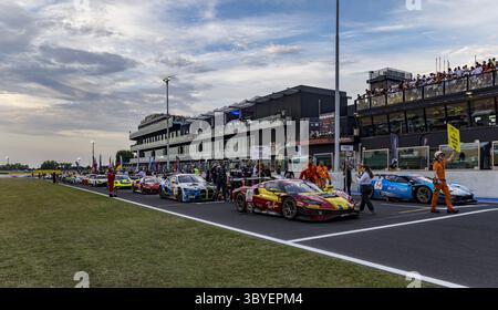 Ambiance Grille de Start, Startaufstellung, während der 6. Runde des GT World Challenge Sprint Cups, angetrieben von AWS 2025, vom 18. Bis 20. Juli 2025 auf dem Misano World Circuit Marco Simoncelli in Misano Adriatico, Italien Stockfoto