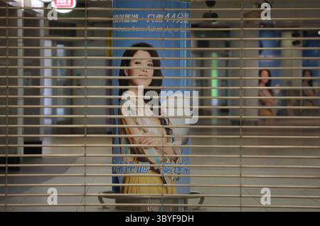 3. Februar 2023, Hongkong, CHINA: In Hongkong ist der Verschluss an der Grenzkontrolle Hongkong-China geschlossen, eine leere Arkade wartet auf die Ankunft von Besuchern vom chinesischen Festland am nächsten Montag, Wiedereröffnung der Grenze in Lo Wu am 6. Februar nach drei Jahren langer Schließung.Feb-3 2023Hongkong.ZUMA/Liau Chung-ren (Kreditbild: © Liau Chung-ren/ZUMA Press Wire) Stockfoto