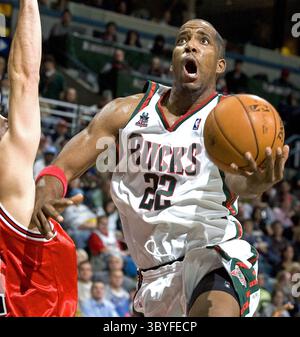 3. November 2007: Michael Redd von Milwaukee Bucks fährt im zweiten Quartal während des Heimspiels der Bucks in Milwaukee, Wisconsin, am Samstag, den 3. November 2007. (Bild: © Tom Lynn/Milwaukee Journal Sentinel via ZUMA Press Wire) Stockfoto