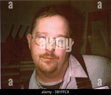 13. April 2000 - USA - KRT US NEWS STORY SCHLEPPTE: PORTSLAYINGS KRT FOTO VIA DETROIT FREE PRESS (KRT12) DETROIT, MICHIGAN 13. April -- der ehemalige Matrose John E. Armstrong, der bereits in Polizeigewahrsam ist, nachdem er der Polizei am Montag erzählt hatte, dass er drei Frauen getötet und ihre Leichen in der Nähe von Detroit abgeladen hat, gestanden weitere Morde, sagte die Polizei Donnerstag. Es gibt 12 Frauen, darunter eine weitere in Detroit, zwei in Hawaii und zwei in North Carolina. AP PL KD BL 2000 (Horiz) (lde) (Bild: © Detroit Free Press via ZUMA Press Wire) Stockfoto