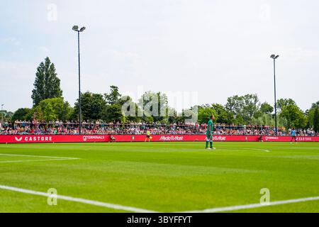 Rotterdam, Niederlande. Juli 2025. Rotterdam - Nieuw Varkenoord während eines Freundschaftsspiels zur Vorbereitung der Eredivisie-Saison 2024/2025. Das Spiel findet am 19. Juli 2025 in Rotterdam statt. Credit: Box to Box Pictures/Alamy Live News Stockfoto