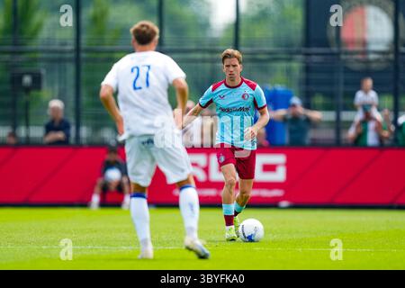 Rotterdam, Niederlande. Juli 2025. Rotterdam - Gijs Smal of Feyenoord während eines Freundschaftsspiels zur Vorbereitung der Eredivisie-Saison 2024/2025. Das Spiel findet am 19. Juli 2025 in Rotterdam statt. Credit: Box to Box Pictures/Alamy Live News Stockfoto