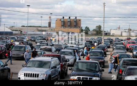10. Oktober 2007 - Sterling Heights, MI, USA - Autoarbeiter streiken aus dem Chrysler Sterling Heights Montagewerk in Sterling, Heights, Michigan, Mittwoch, 10. Oktober 2007. ) (Foto: © Regina H. Boone/Detroit Free Press via ZUMA Press Wire) Stockfoto
