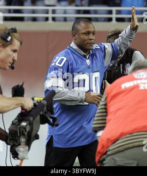 23. Dezember 2007: Der ehemalige Detroit Lions Running Back Barry Sanders wird am Sonntag, den 23. Dezember 2007, zur Halbzeit des Spiels zwischen den Lions und den Kansas City Chiefs geehrt. Die Lions besiegten die Chiefs mit 25:20.) (Bild: © Kirthmon F. Dozier/Detroit Free Press via ZUMA Press Wire) Stockfoto