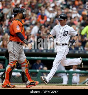 21. Mai 2015 - Detroit, MI, USA - die Detroit Tigers' Andrew Romine punktet auf einer Single von Miguel Cabrera gegen die Houston Astros während des fünften Inning am Donnerstag, 21. Mai 2015, im Comerica Park in Detroit. Die Tigers siegten mit 6:5, in 11 Innings. (Bild: © Kirthmon F. Dozier/Detroit Free Press via ZUMA Press Wire) Stockfoto