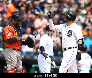 21. Mai 2015 - Detroit, MI, USA - der Detroit Tigers' Nick Castellanos feiert seinen zweimaligen Heimlauf gegen die Houston Astros während des vierten Inning am Donnerstag, 21. Mai 2015, im Comerica Park in Detroit. Die Tigers siegten mit 6:5, in 11 Innings. (Bild: © Kirthmon F. Dozier/Detroit Free Press via ZUMA Press Wire) Stockfoto