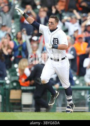 21. Mai 2015 - Detroit, MI, USA - James McCann der Detroit Tigers feiert seinen Heimlauf während des 11. Inning gegen die Houston Astros am Donnerstag, den 21. Mai 2015, im Comerica Park in Detroit. Die Tigers siegten mit 6:5, in 11 Innings. (Bild: © Kirthmon F. Dozier/Detroit Free Press via ZUMA Press Wire) Stockfoto