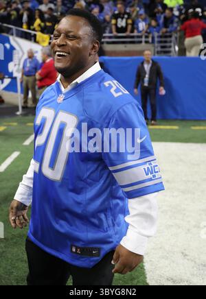 29. Oktober 2017 - Detroit, MI, USA - der ehemalige Detroit Lions, der Barry Sanders zurückgelaufen ist, war auf dem Spielfeld vor dem Kampf gegen die Pittsburgh Steelers am Sonntag, 29. Oktober 2017 im Ford Field in Detroit, mir. (Foto: © Kirthmon F. Dozier/Detroit Free Press via ZUMA Press Wire) Stockfoto