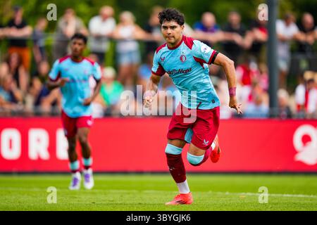 Rotterdam, Niederlande. Juli 2025. Rotterdam - Stephano Carrillo aus Feyenoord während eines Freundschaftsspiels zur Vorbereitung der Eredivisie-Saison 2024/2025. Das Spiel findet am 19. Juli 2025 in Rotterdam statt. Credit: Box to Box Pictures/Alamy Live News Stockfoto