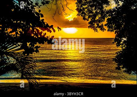 Bridgetown, Barbados 9.-15. Oktober 2010: Wunderschöner Sonnenuntergang auf Barbados. Stockfoto