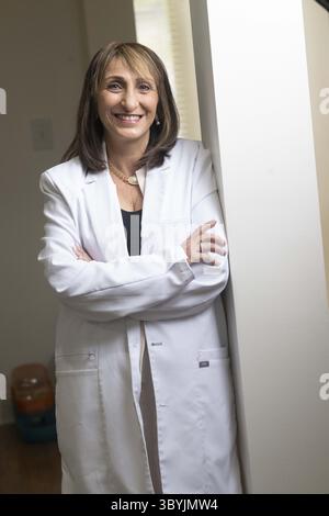 Oktober 2022 - Indianapolis, Indiana, USA - Dr. RONEET LEV in Indianapolis. Roneet Lev, MD FACEP war der erste Chief Medical Officer des Büros des Weißen Hauses für nationale Drogenkontrolle, ONDCP. (Bild: © Tom Russo/ZUMA Press Wire) Stockfoto