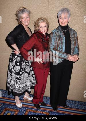 New York, USA. April 2010. Ellen Dolan, Eileen Fulton Und Kathryn Hays Als Die Welt Fan Club Luncheon Wird. Am 17. April 2010 im Marriott Marquis Hotel. © Steven Bergman Credit: AFF/Alamy Live News Stockfoto