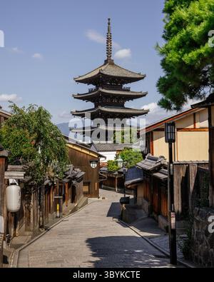 Yasaka-Pagode, Yasaka-Straße 八坂通り im Stadtteil Higashiyama von Kyoto Stockfoto