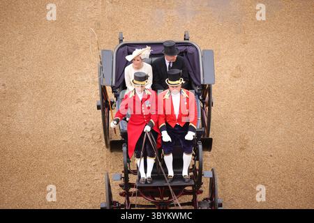 17. Juni 2023, London, Schottland, Vereinigtes Königreich: London (Vereinigtes Königreich), 17.06.2023.- Ein Foto des britischen Verteidigungsministeriums zeigt Prinzessin Sophie, die Herzogin von Edinburgh, und Vizeadmiral Sir Timothy Laurence, die am 17. Juni 2023 während der Trooping-the-Colour-Parade in London ankommen. Die Trooping of the Colour feiert traditionell den offiziellen Geburtstag des britischen Souveräns und zeigt eine Parade von über 1.400 Soldaten, 200 Pferden und 400 Musikern. (Reino Unido, Edimburgo, Londres) (Kreditbild: © S Stockfoto