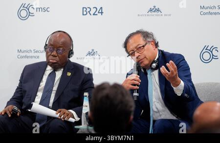 16. Februar 2024, München, Deutschland: Ein Foto des kolumbianischen Präsidenten Gustavo Petro (rechts), der während der Sicherheitskonferenz in München am 16. Februar 2024 in München sprach. Petro plädierte für soziale Gerechtigkeit als Ausweg aus Konflikten und versicherte, dass dies der Weg sei, den Kolumbien eingeschlagen hat, ein Land, das vom Krieg durchzogen wurde, aber das nicht aufhört, auf Frieden zu setzen. (Kreditbild: © Andrea Puentes/Handout via ZUMA Press Wire) Stockfoto