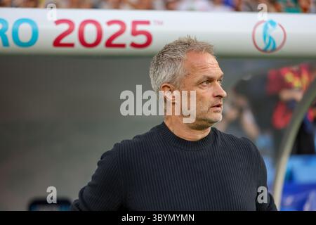 Basel, Schweiz. Juli 2025. CHE, Basel, Frankreich gegen Deutschland, Länderspiel, UEFA, St. Jakob-Park, UEFA-Frauen-Europameisterschaft 2025, Viertelfinale im Bild: Christian Wück (Bundestrainer Deutschland) DFB/DFL-VORSCHRIFTEN VERBIETEN JEDE VERWENDUNG VON FOTOGRAFIEN ALS BILDSEQUENZEN UND/ODER QUASI-VIDEO, 19.07.2025, Foto Credit: HMB Media/Alamy Live News Stockfoto