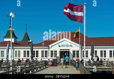 Restaurant am historischen Pier im Ostseebad Ahlbeck, Insel Usedom, Mecklenburg-Vorpommern, Deutschland Stockfoto
