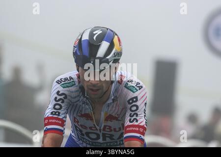 Tour de France 2025, Stage 14, Pau nach Luchon - Superbagneres. Primoz Roglic für Redbull Bora Hansgrohe Credit: Peter Goding/Alamy Live News Stockfoto