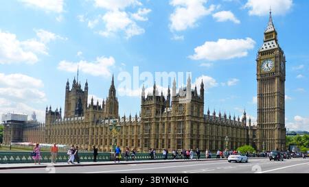 London, Großbritannien – 15. Mai 2014. Der Palast von Westminster, der Versammlungsort des britischen Parlaments in London, England. Ansicht W Stockfoto