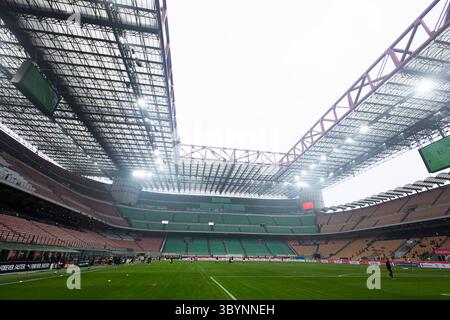 Allgemeine Ansicht des Giuseppe Meazza Stadions vor dem Spiel der Women's Series A zwischen dem AC Mailand und dem FC Internazionale am 08. Dezember 2024 im Stadio Giuseppe Meazza in Mailand Stockfoto