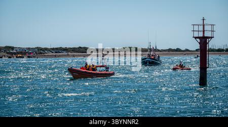 Southsea Rettungsbootstation Tag der offenen Tür im Juli 2025 mit Demonstrationen der freiwilligen Besatzung für die breite Öffentlichkeit. Stockfoto