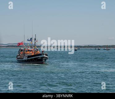 Southsea Rettungsbootstation Tag der offenen Tür im Juli 2025 mit Demonstrationen der freiwilligen Besatzung für die breite Öffentlichkeit. Stockfoto