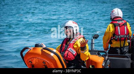 Southsea Rettungsbootstation Tag der offenen Tür im Juli 2025 mit Demonstrationen der freiwilligen Besatzung für die breite Öffentlichkeit. Stockfoto