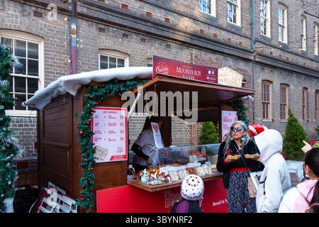 Sydney, Australien, Samstag, den 19. Juli 2025 - festliche Stimmung erleuchtete die Rocks, Sydney, als Weihnachten im Juli Winterzauber zu einem sonnigen Tag brachte. Einheimische Stockfoto