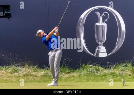 Portrush, Irland. Juli 2025. Der ehemalige US-Open-Champion Wyndham Clark schlägt am letzten Tag der 153. Open Championship in Royal Portrush ins erste Loch. Quelle: Tim Gray/Alamy Live News Stockfoto