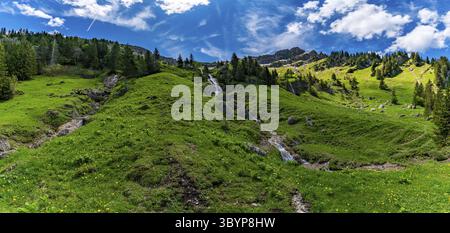 Bergtour über die Brunnenauscharte zum Hochgrat auf der Nagelfluhkette im Allgau Stockfoto