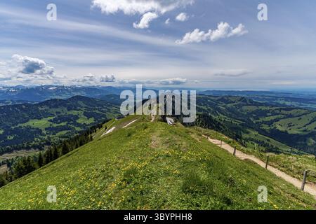 Bergtour über die Brunnenauscharte zum Hochgrat auf der Nagelfluhkette im Allgau Stockfoto