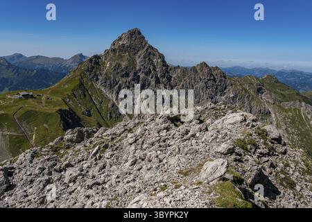 Anspruchsvolle Bergtour über den Klettersteig Mindelheim vom Mittelberg Kleinwalsertal in den Allgauer Alpen Stockfoto