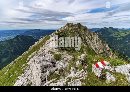 Wunderschöne Bergtour in Bad Hindelang zum Breitenberg und Rotspitze mit einem kurzen Klettersteig über die hohe Gaenge Stockfoto