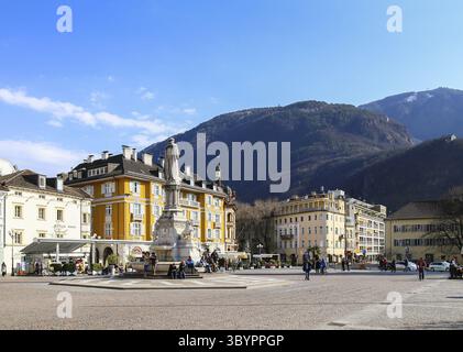 Bozen, Italien - 11. März 2015: Der Waltherplatz im Zentrum von Bozen, der Hauptstadt Südtirols, Bozen, Italien Stockfoto