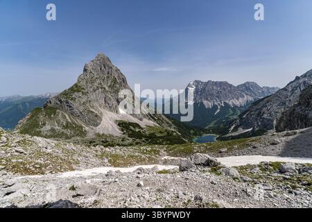 Bergtour zum vorderen Drachenkopf in den Mieminger Bergen bei Ehrwald in der Tiroler Zugspitz Arena Stockfoto