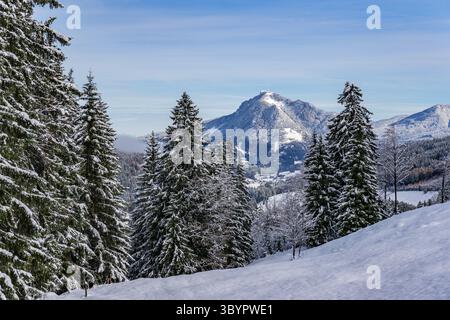 Anspruchsvolle Schneeschuhtour zum Tennenmooskopf auf der Nagelfluhkette in den Allgauer Alpen Stockfoto