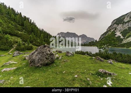 Bergtour zum vorderen Drachenkopf in den Mieminger Bergen bei Ehrwald in der Tiroler Zugspitz Arena Stockfoto