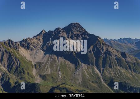 Anspruchsvolle Bergtour über den Klettersteig Mindelheim vom Mittelberg Kleinwalsertal in den Allgauer Alpen Stockfoto