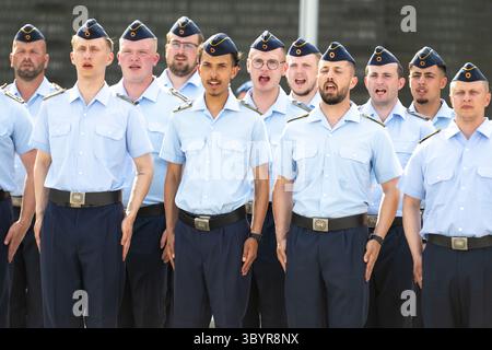 Berlin, Deutschland. Juli 2025. Rekruten legen ihr Gelübde im Rahmen der Gedenkfeier der Bundesregierung vom 20. Juli 1944 ab, dem Jahrestag des deutschen Widerstands. Quelle: Christophe Gateau/dpa/Alamy Live News Stockfoto