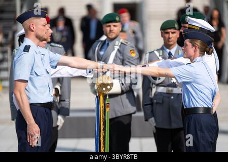 Berlin, Deutschland. Juli 2025. Rekruten legen ihr Gelübde im Rahmen der Gedenkfeier der Bundesregierung vom 20. Juli 1944 ab, dem Jahrestag des deutschen Widerstands. Quelle: Christophe Gateau/dpa/Alamy Live News Stockfoto